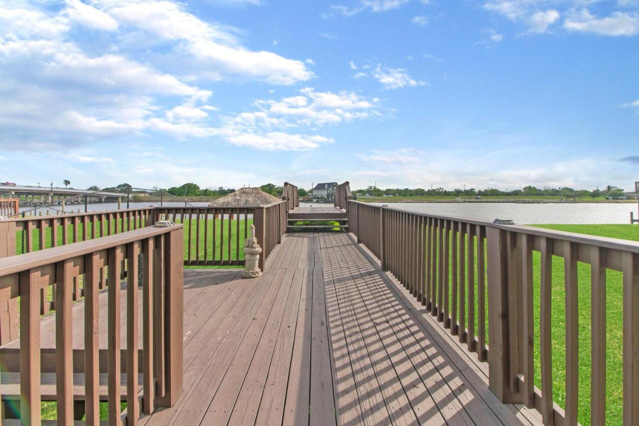 Luxury Waterfront Home Family And Pet Friendly Near Surfside Beach 11 Mins Freeport Eksteriør bilde