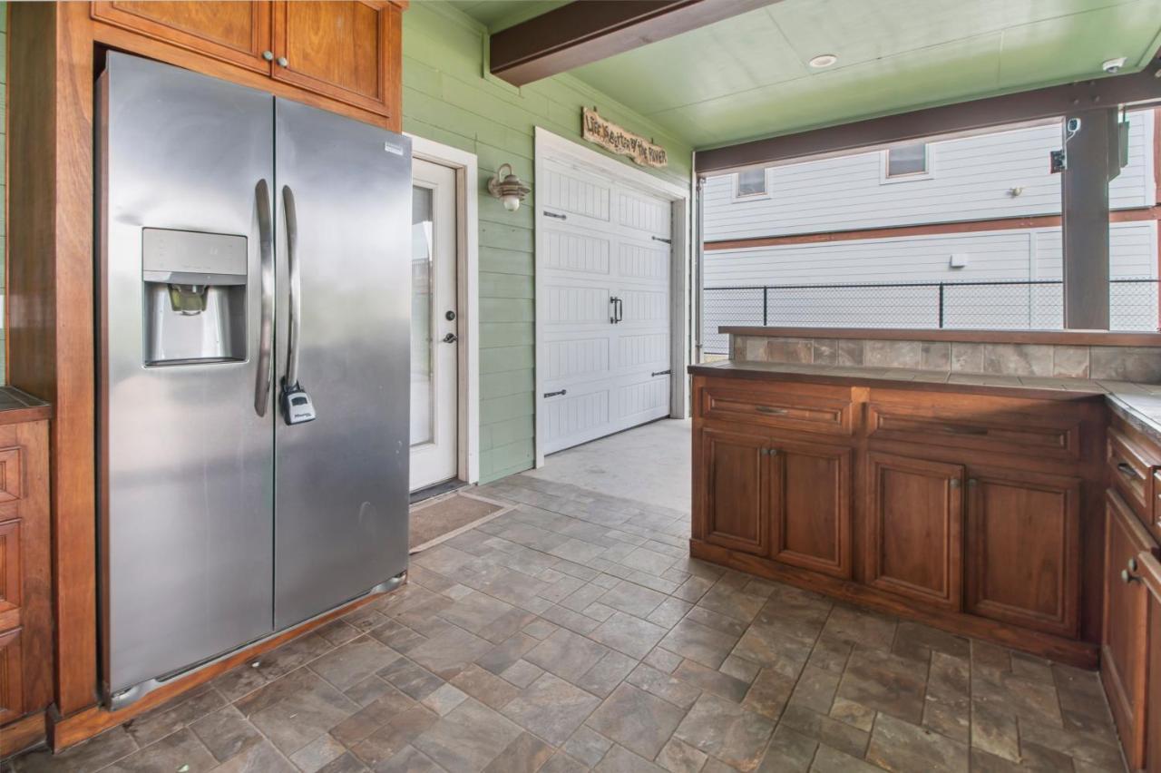 Luxury Waterfront Home Family And Pet Friendly Near Surfside Beach 11 Mins Freeport Eksteriør bilde