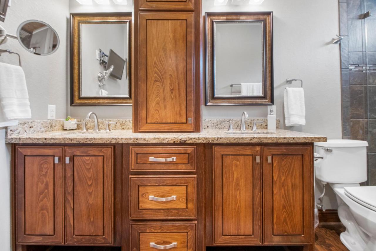 Luxury Waterfront Home Family And Pet Friendly Near Surfside Beach 11 Mins Freeport Eksteriør bilde
