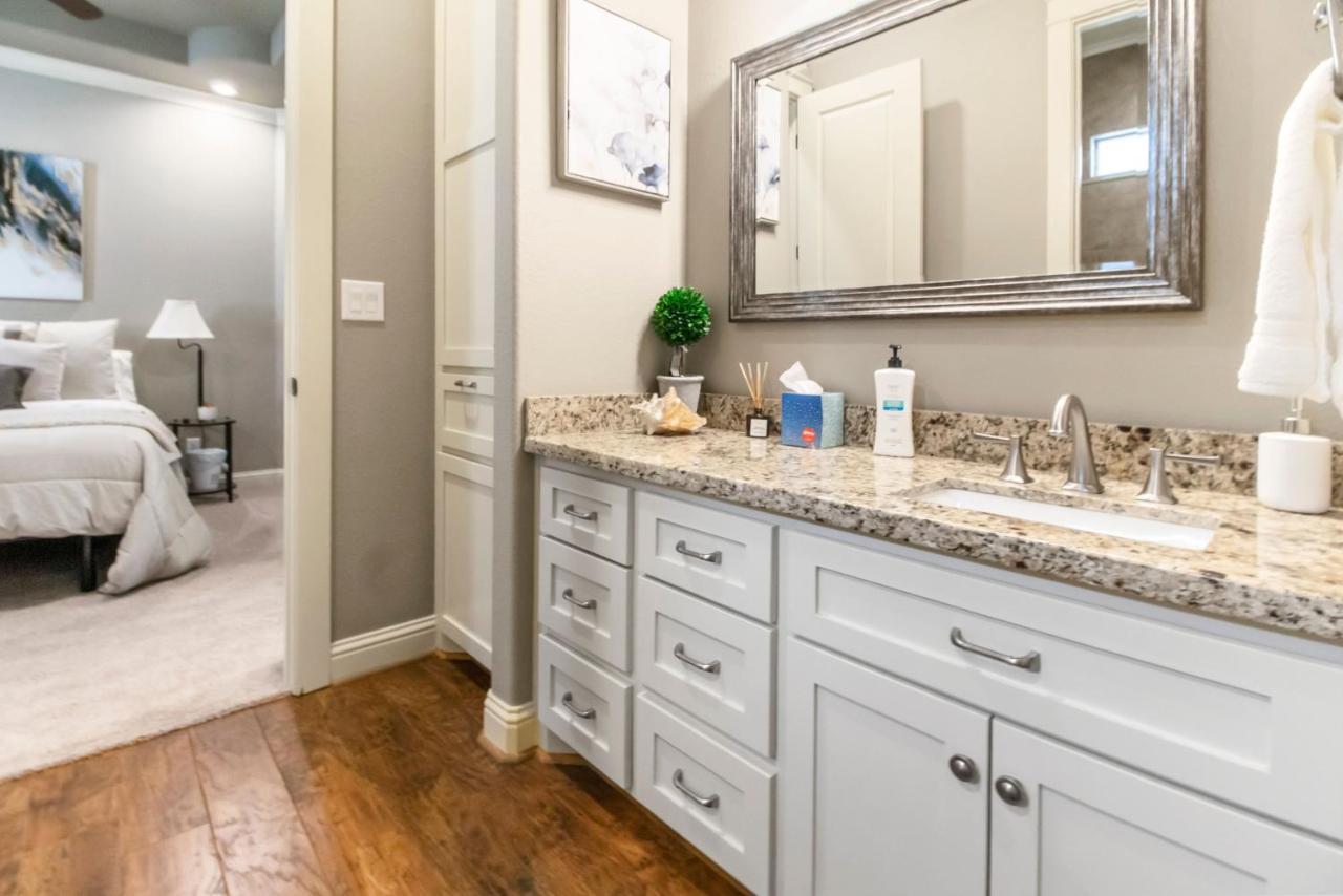 Luxury Waterfront Home Family And Pet Friendly Near Surfside Beach 11 Mins Freeport Eksteriør bilde