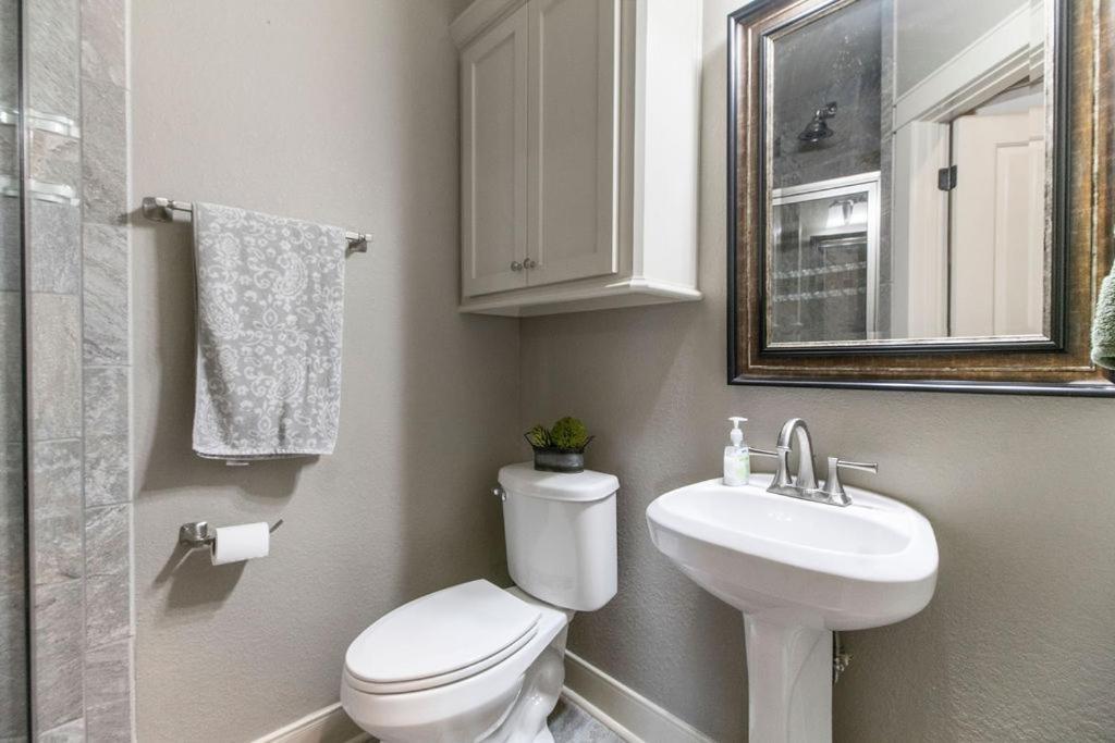 Luxury Waterfront Home Family And Pet Friendly Near Surfside Beach 11 Mins Freeport Eksteriør bilde
