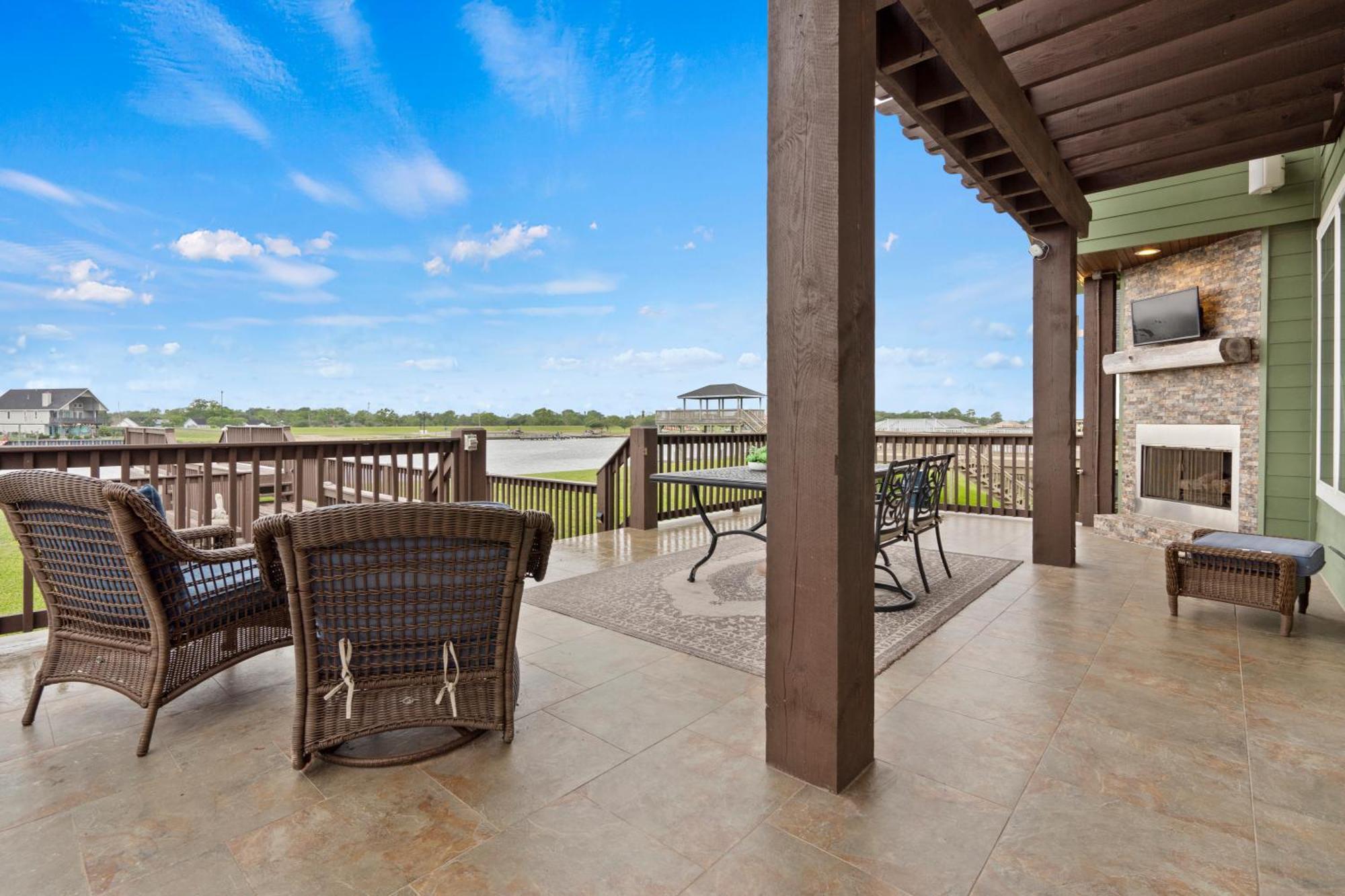 Luxury Waterfront Home Family And Pet Friendly Near Surfside Beach 11 Mins Freeport Eksteriør bilde
