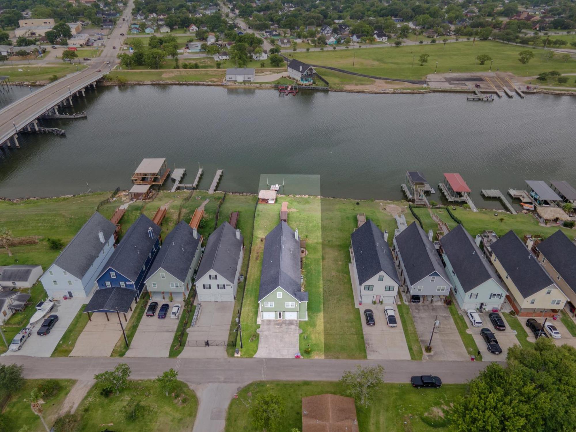 Luxury Waterfront Home Family And Pet Friendly Near Surfside Beach 11 Mins Freeport Eksteriør bilde