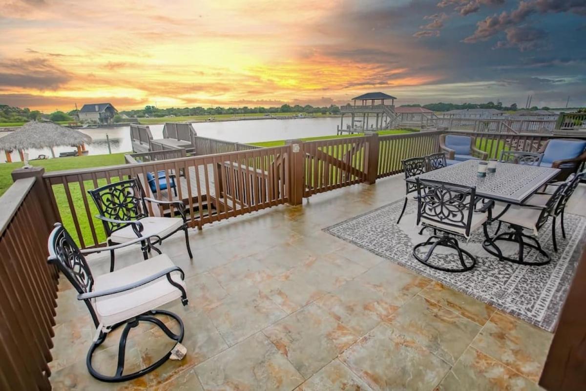 Luxury Waterfront Home Family And Pet Friendly Near Surfside Beach 11 Mins Freeport Eksteriør bilde